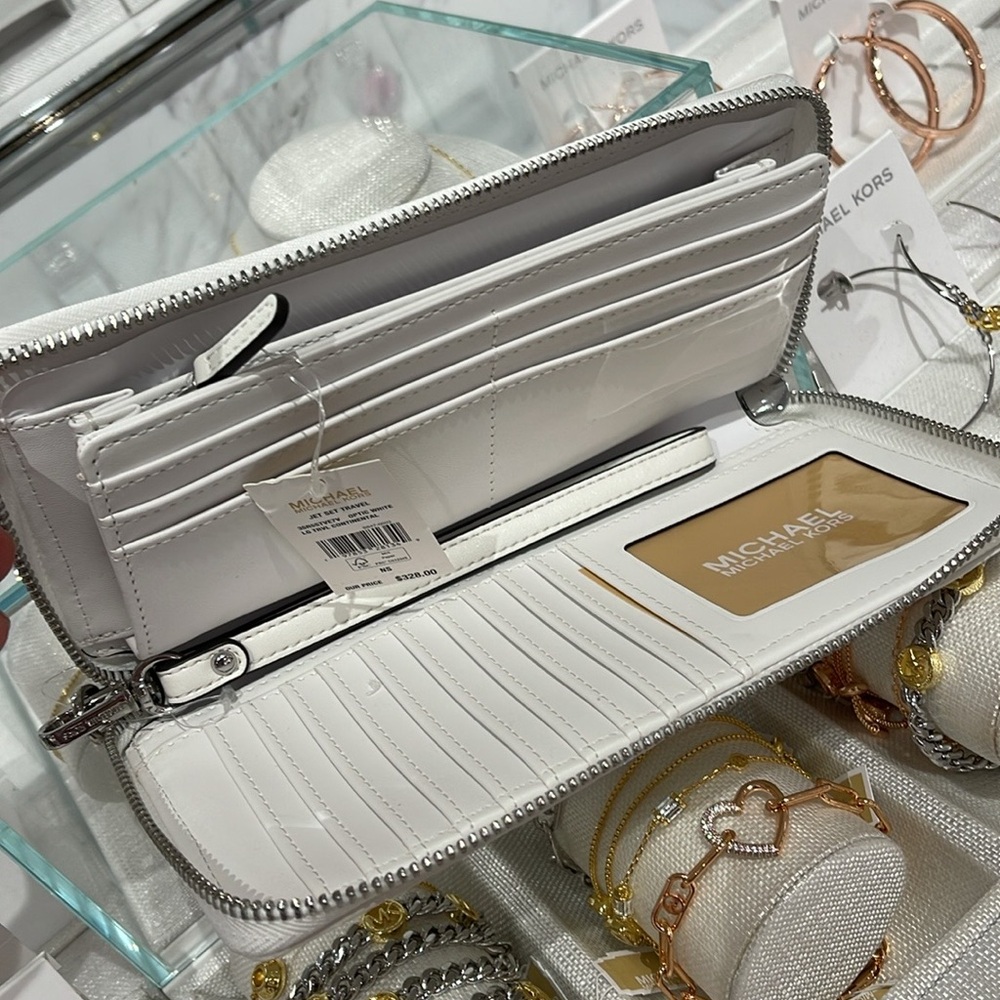 MICHAEL KORS
Continental Wristlet Phone Case Wallet
Optic White
NWT - Picture 8 of 16